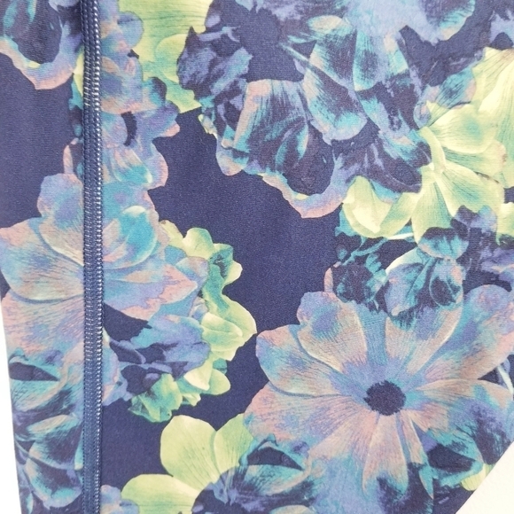Fabletics High Waisted Floral Powerflex Capri Leggings NWT - Picture 8 of 12